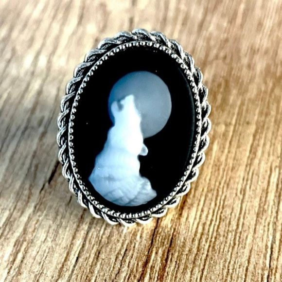 Howling Wolf Cameo Adjustable Rings, Silver and Bronze Colour, Handmade, NWT - Picture 2 of 4
